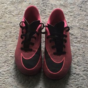 Soccer cleats. Nike Youth Girl Size 2.5